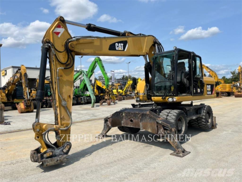 CAT M318D Gumikerekes kotrók