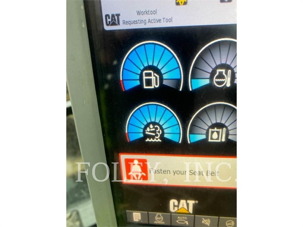 CAT M318F Gumikerekes kotrók