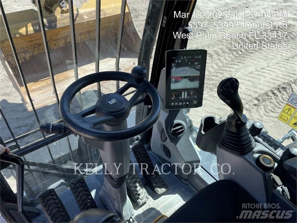 CAT M320 Gumikerekes kotrók