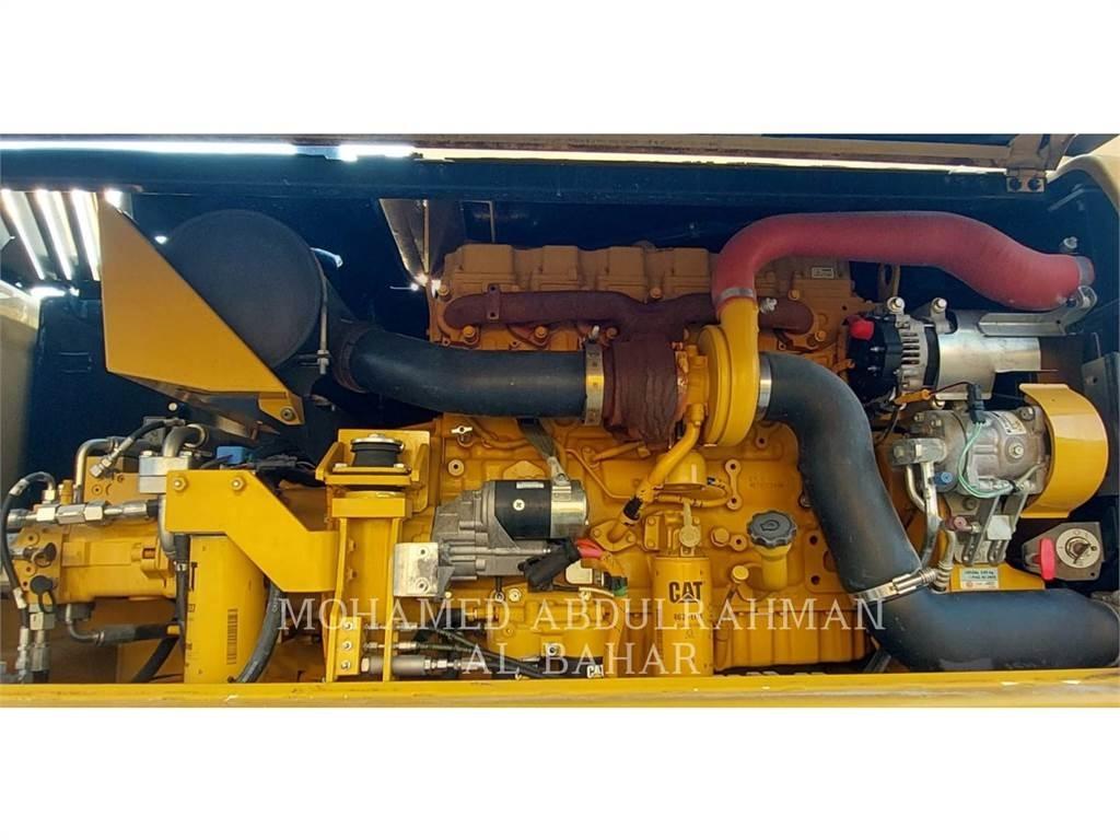 CAT M320D2 Gumikerekes kotrók