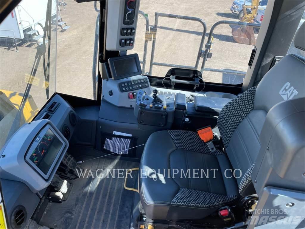 CAT M320F Gumikerekes kotrók