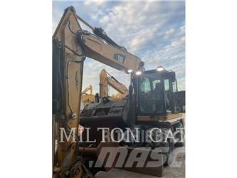 CAT M320F Gumikerekes kotrók