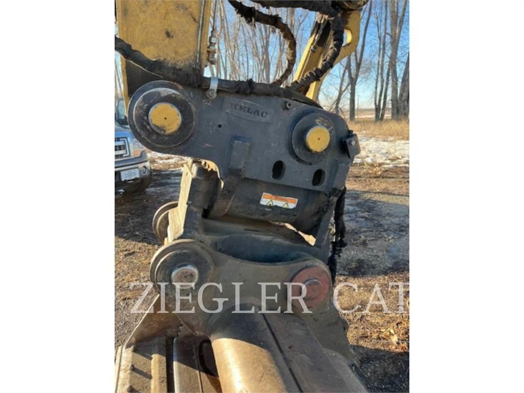 CAT M320F Gumikerekes kotrók