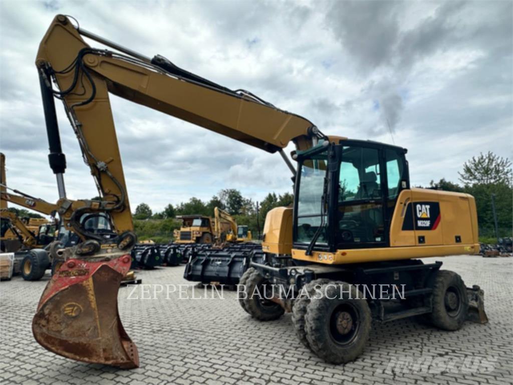 CAT M320F Gumikerekes kotrók