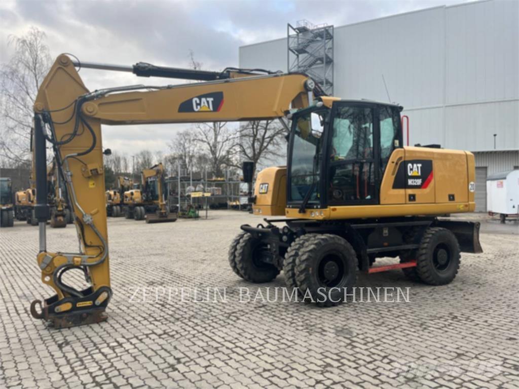 CAT M320F Gumikerekes kotrók