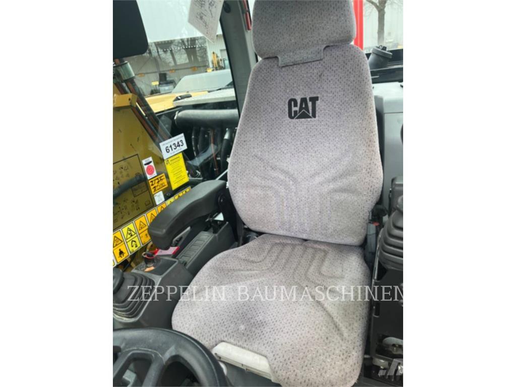 CAT M320F Gumikerekes kotrók
