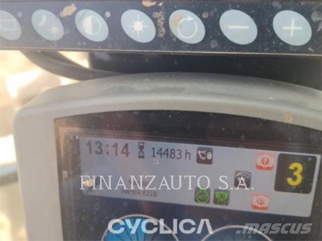 CAT M320F Gumikerekes kotrók