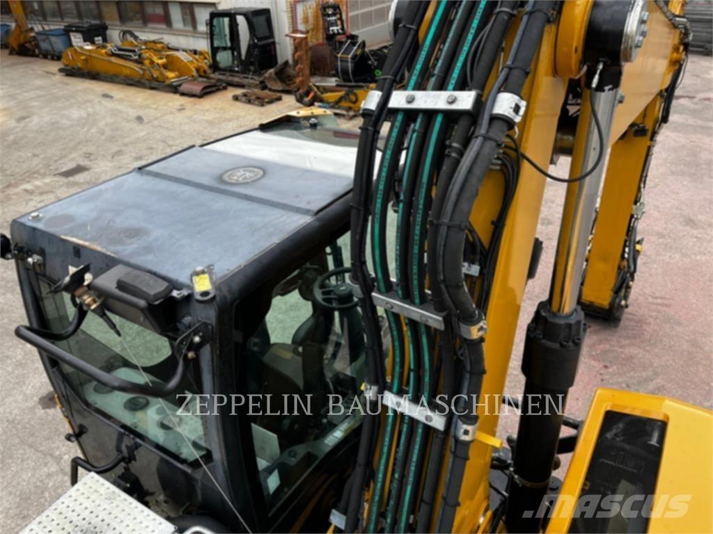 CAT M320F Gumikerekes kotrók