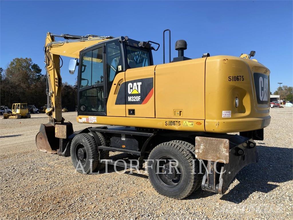 CAT M320F Gumikerekes kotrók