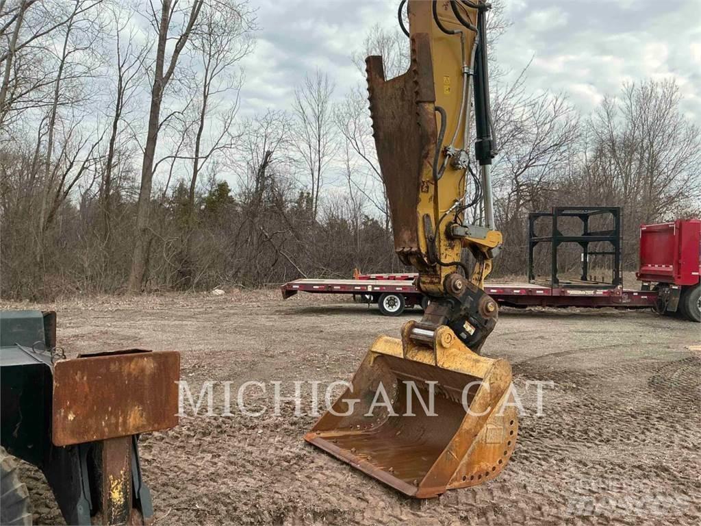 CAT M320F PMTQ Gumikerekes kotrók