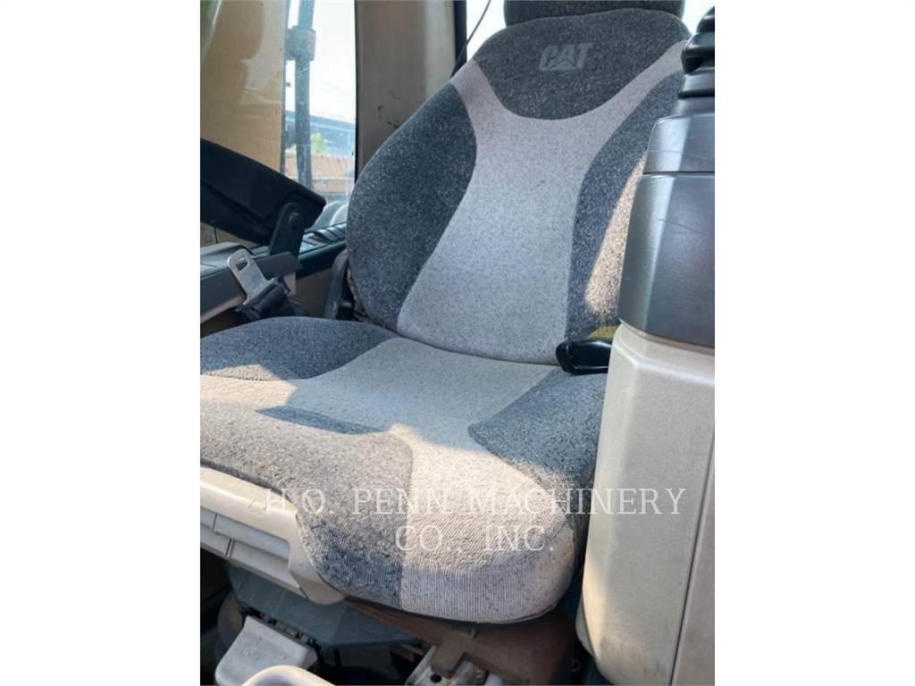 CAT M322C Gumikerekes kotrók