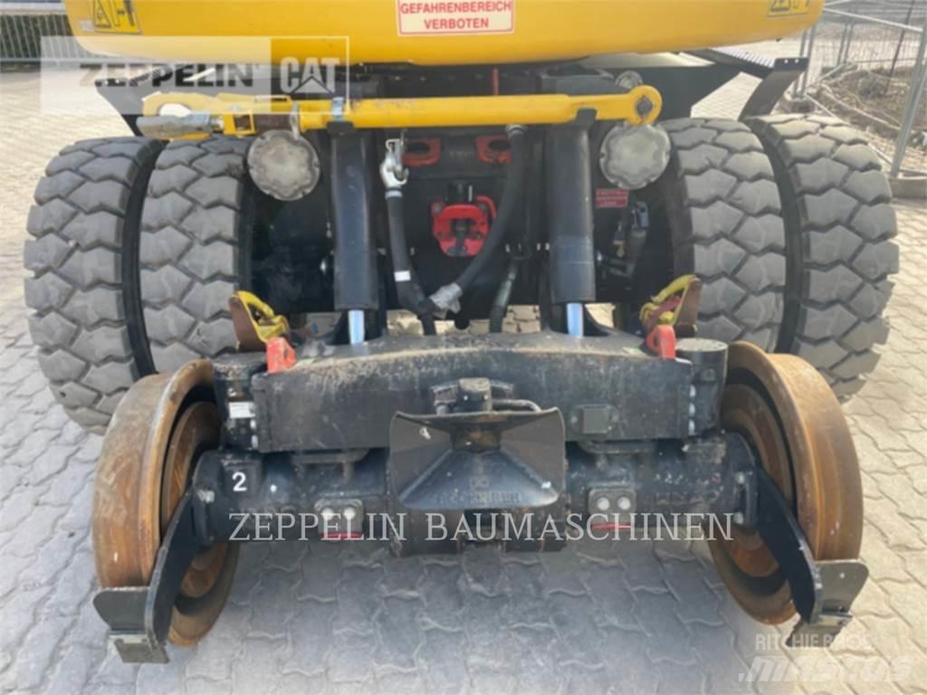 CAT M323F Gumikerekes kotrók