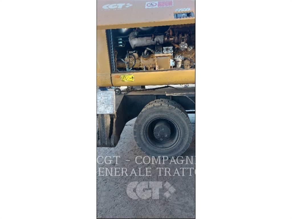 CAT MH 3024 Gumikerekes kotrók