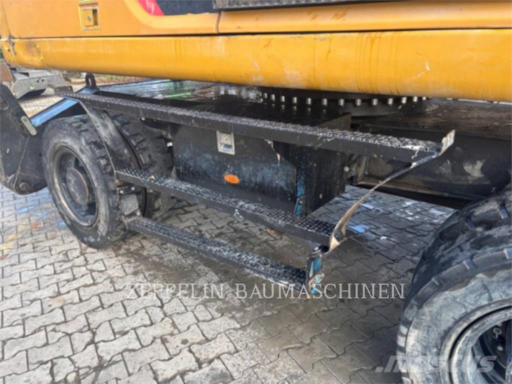 CAT MH3022 Bontásra használt kotrók