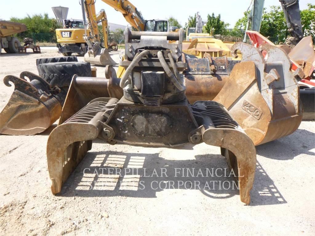 CAT MH3022-06 Gumikerekes kotrók