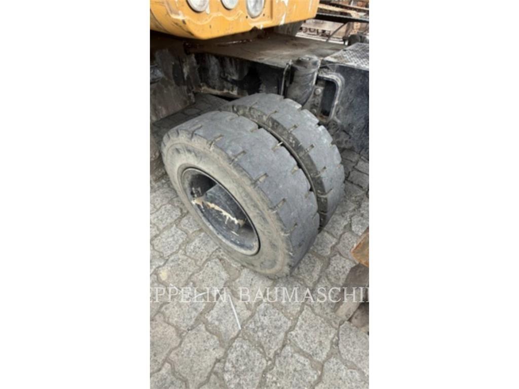 CAT MH3022-06C Bontásra használt kotrók