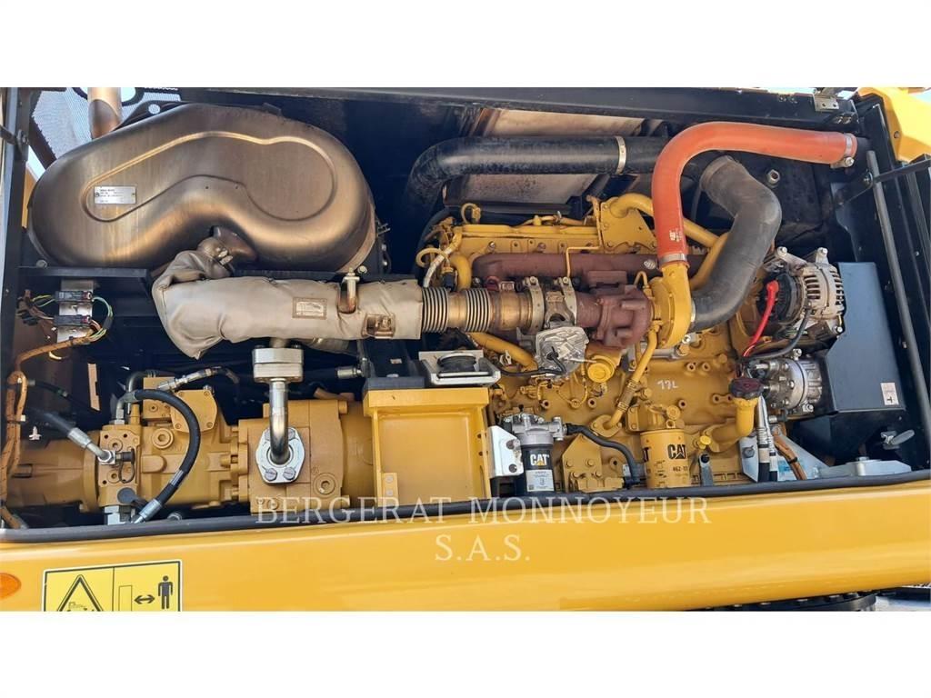 CAT MH3022-1 Gumikerekes kotrók