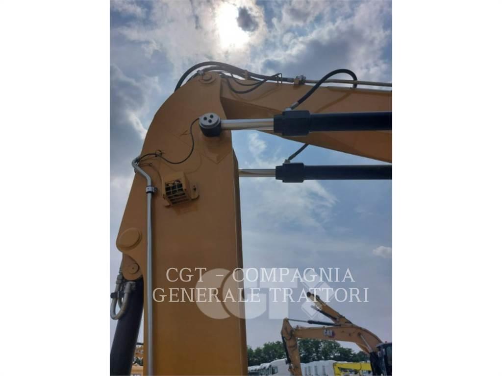 CAT MH3024 Gumikerekes kotrók