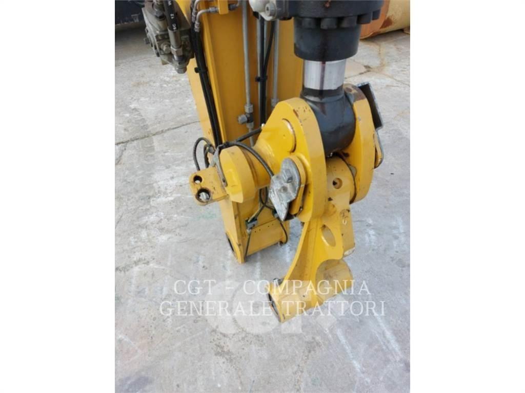 CAT MH3024 Gumikerekes kotrók