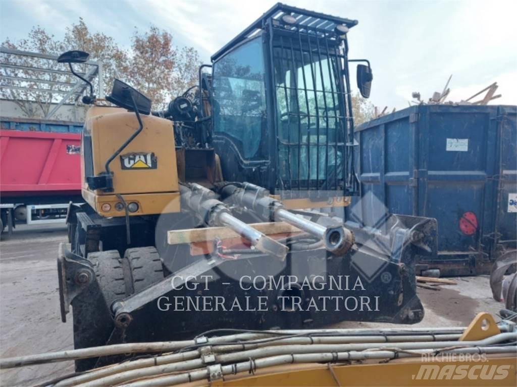 CAT MH3024 Gumikerekes kotrók