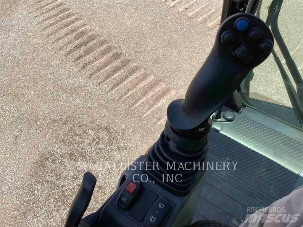 CAT MH3024 Gumikerekes kotrók