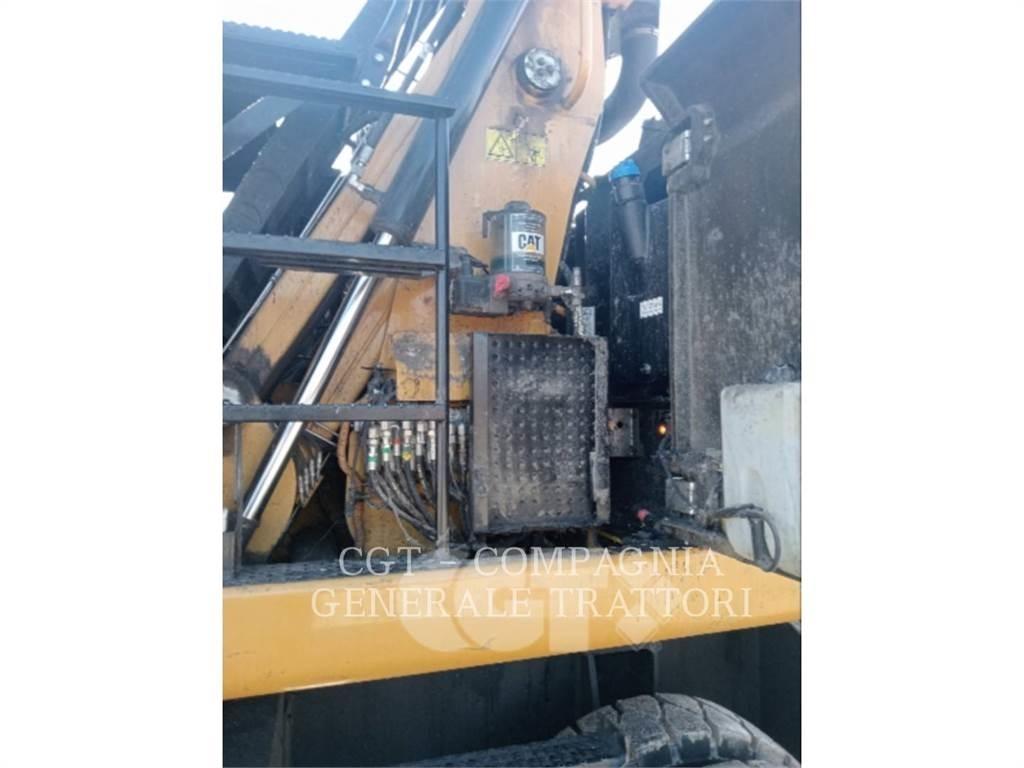 CAT MH3024 Gumikerekes kotrók