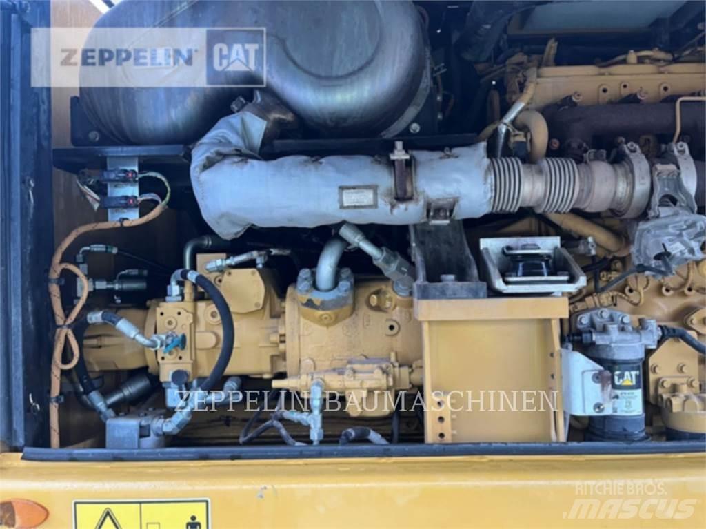 CAT MH3024 Bontásra használt kotrók