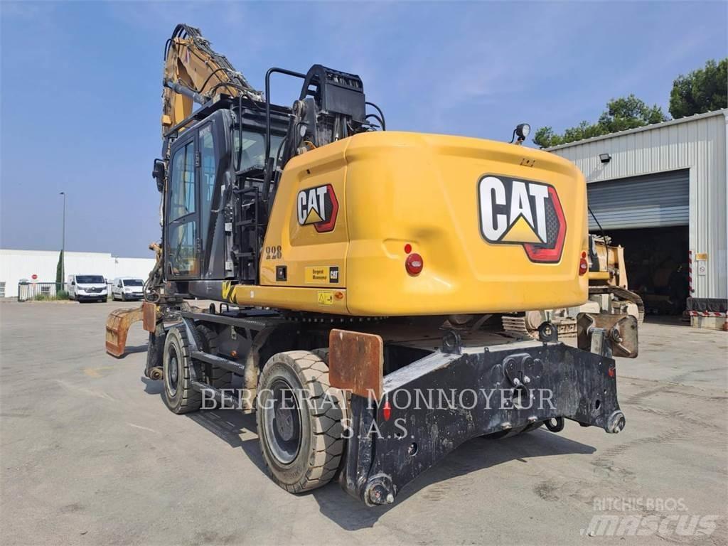 CAT MH3024 Gumikerekes kotrók