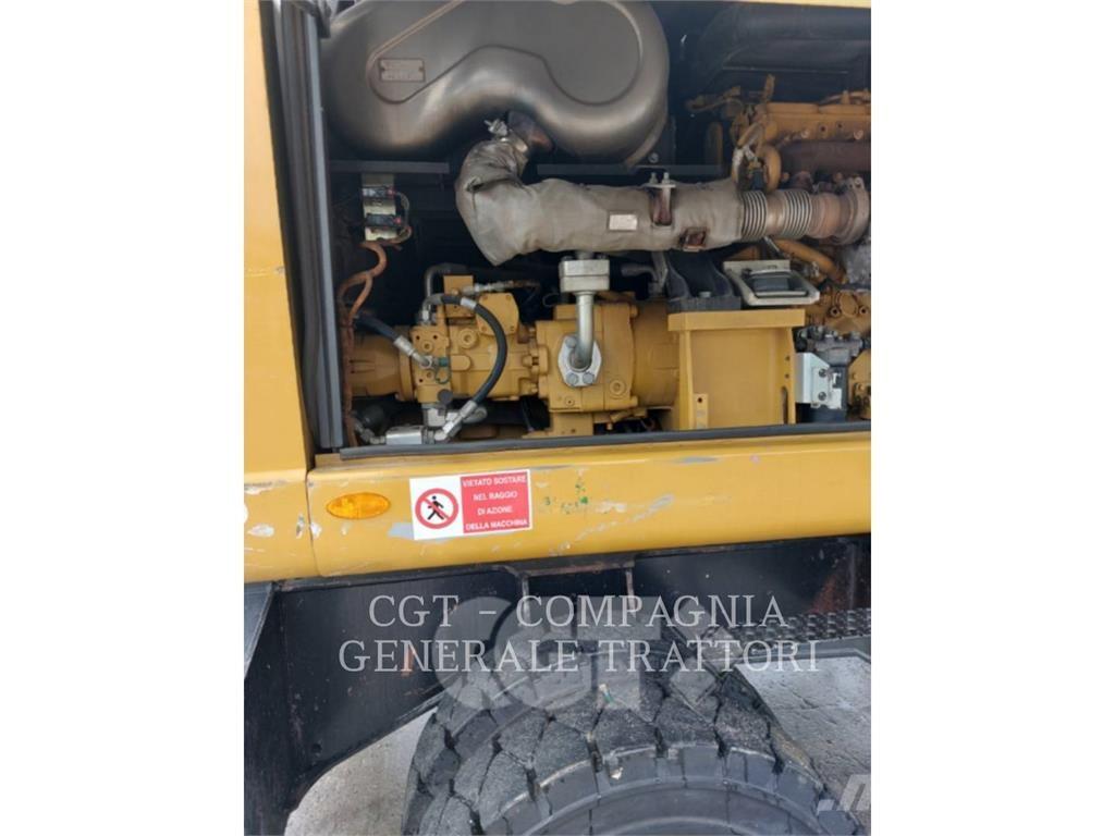 CAT MH3024 Gumikerekes kotrók