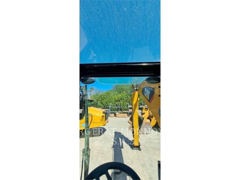 CAT MH3024-06 Gumikerekes kotrók