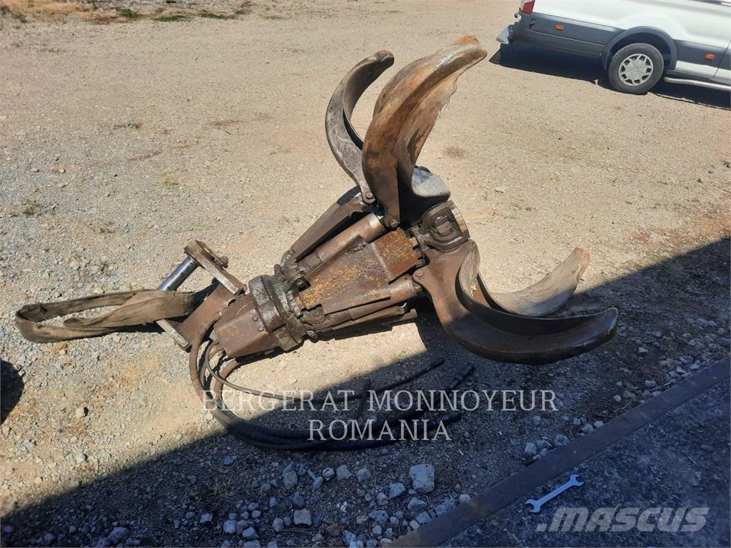 CAT MH3024-06 Gumikerekes kotrók