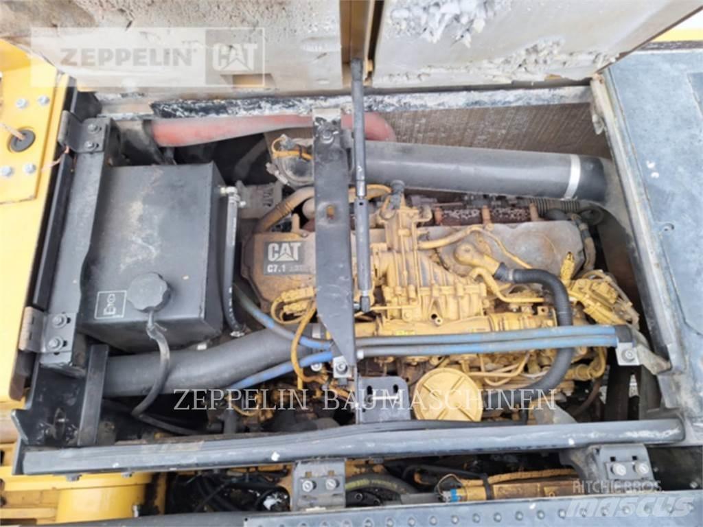 CAT MH3024-06C Bontásra használt kotrók