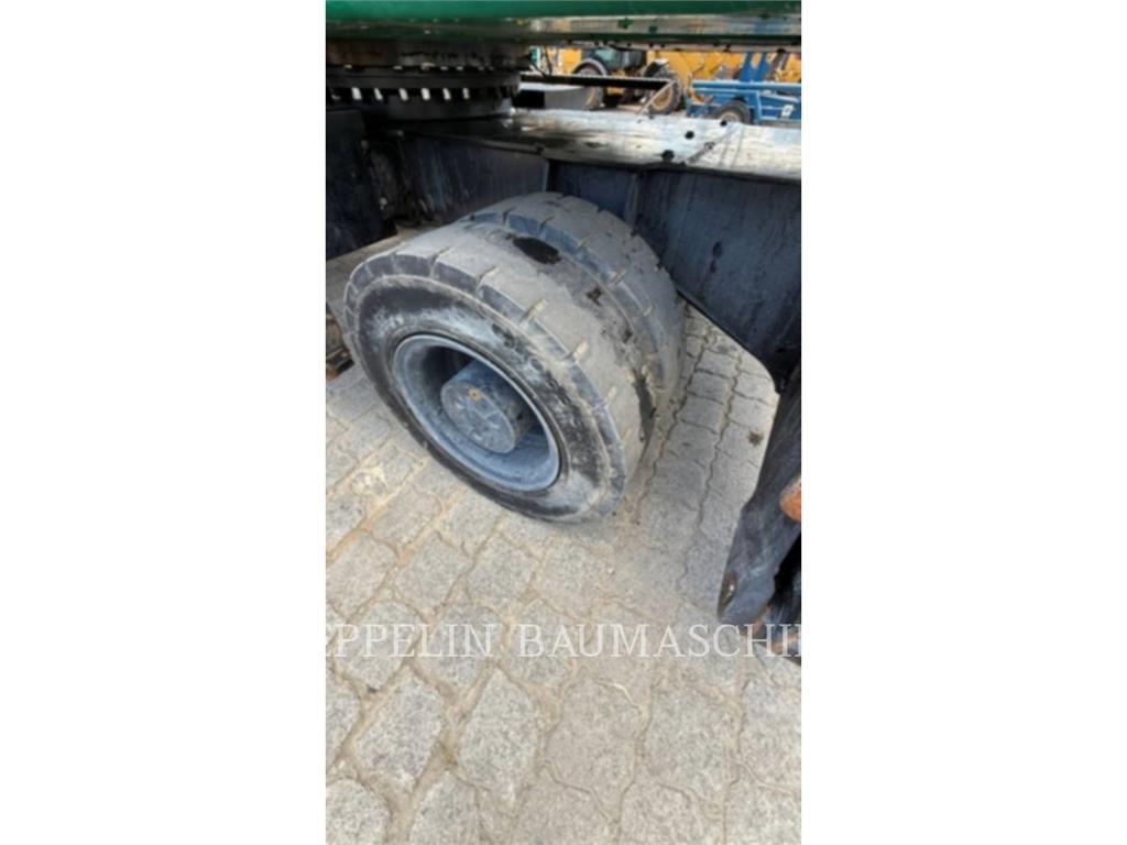 CAT MH3024-06C Bontásra használt kotrók