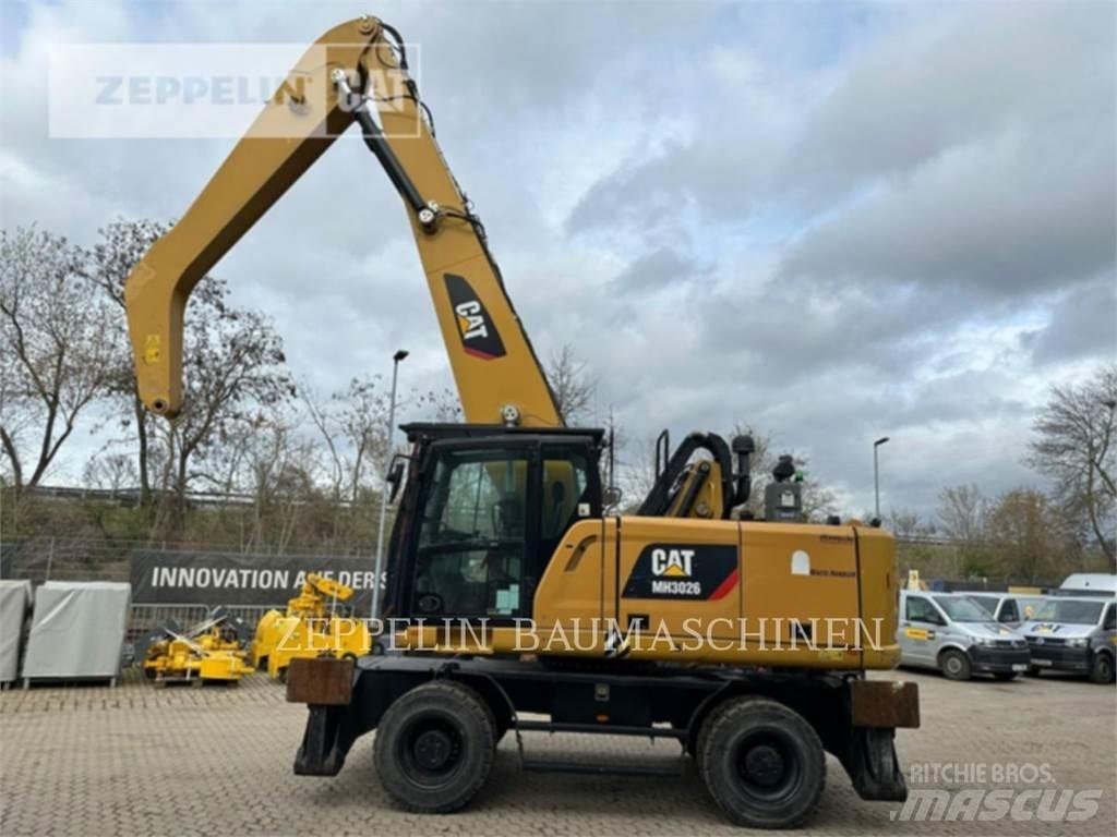 CAT MH3026-06C Bontásra használt kotrók