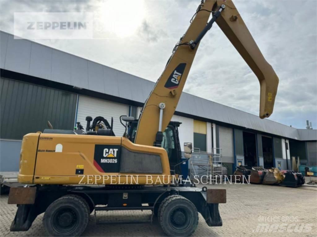CAT MH3026-06C Bontásra használt kotrók