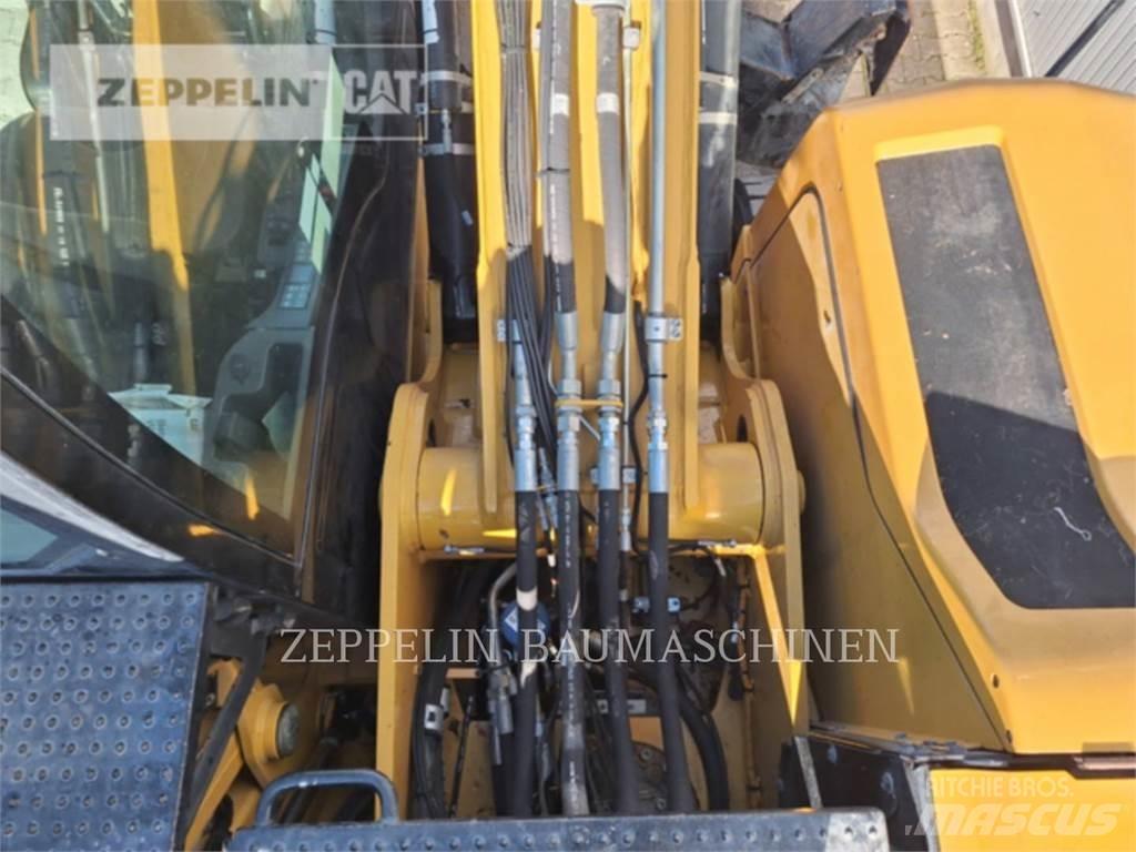 CAT MH3026-06C Bontásra használt kotrók