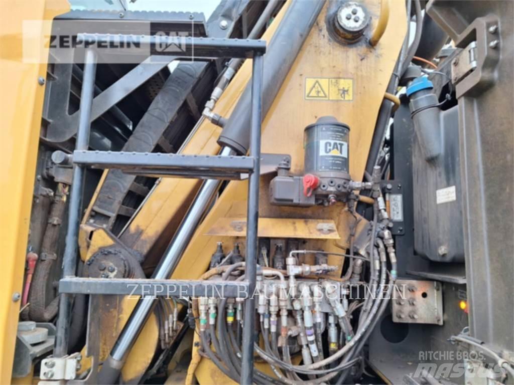 CAT MH3026-06C Bontásra használt kotrók