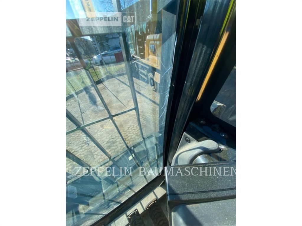 CAT MH3026-06C Bontásra használt kotrók