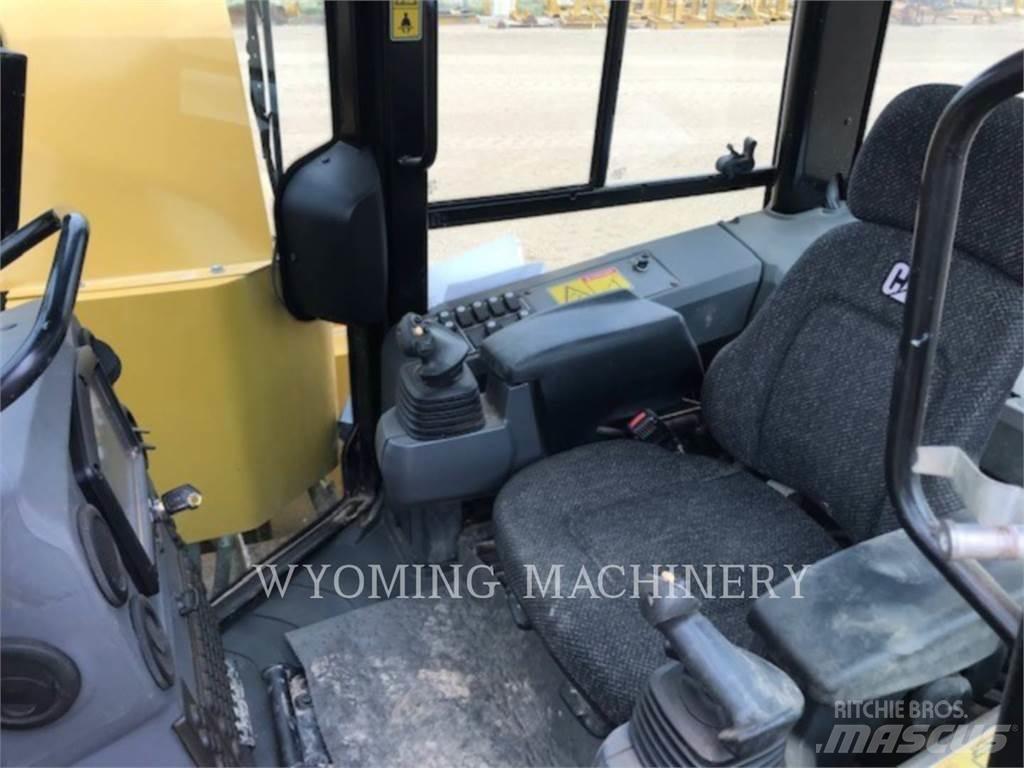 CAT PL61 Csőfektető dózerek