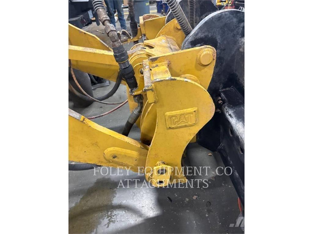 CAT QC930MT Gumikerekes homlokrakodók