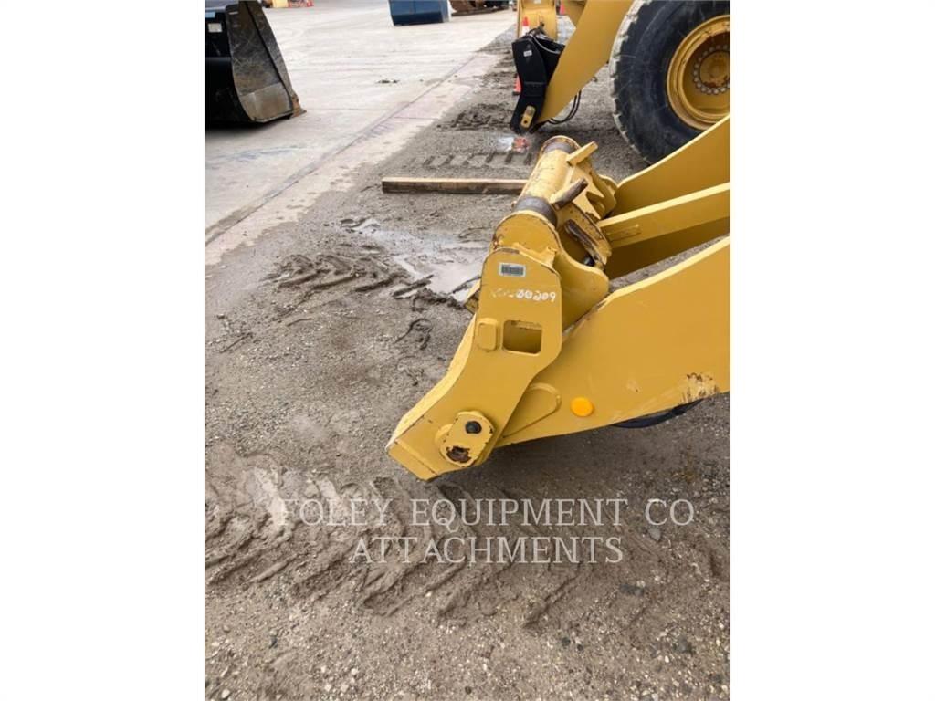 CAT QC938FXD Gumikerekes homlokrakodók