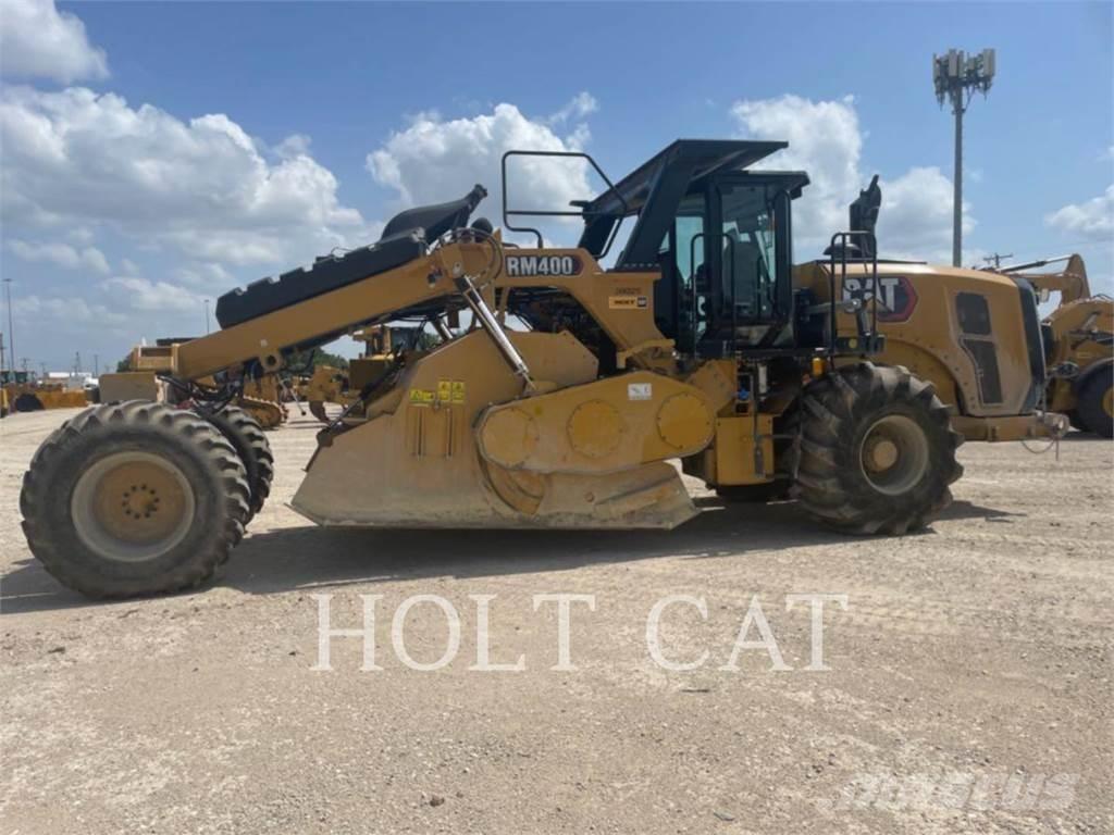 CAT RM400 CAB Gumikerekes homlokrakodók