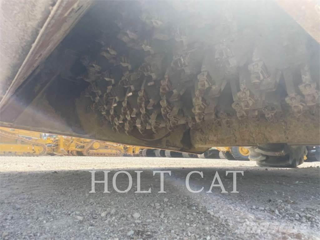 CAT RM400 CAB Gumikerekes homlokrakodók