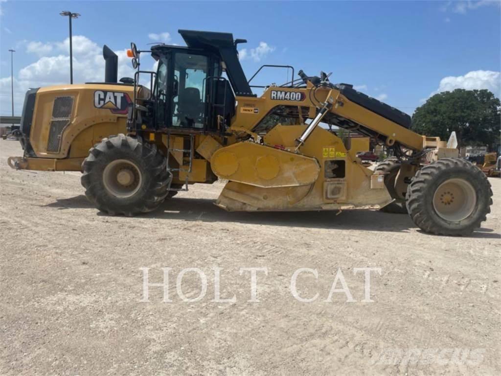 CAT RM400 CAB Gumikerekes homlokrakodók