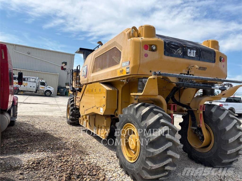 CAT RM600-01 Aszfalt terítõ gépek