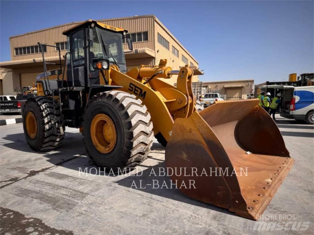 CAT SEM660D Gumikerekes homlokrakodók