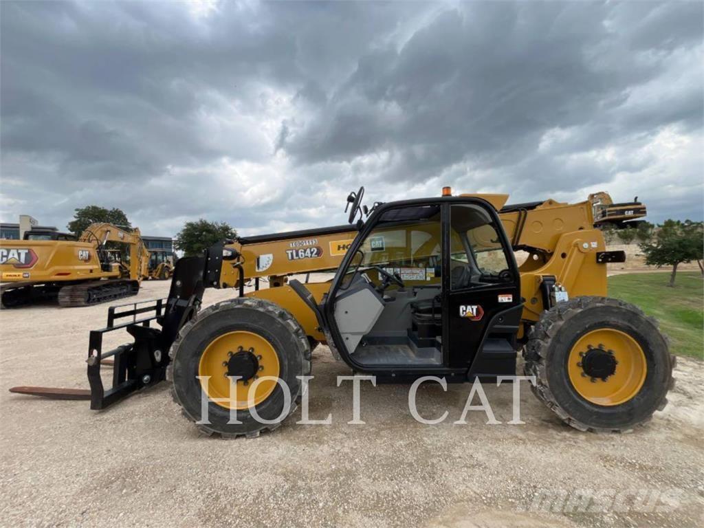 CAT TL642 Teleszkópos rakodók