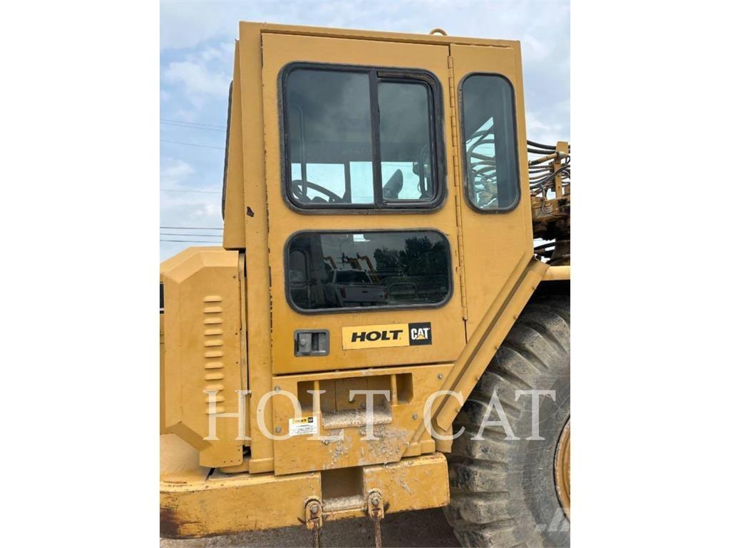 CAT W00 621G Földnyesők (szkréperek)