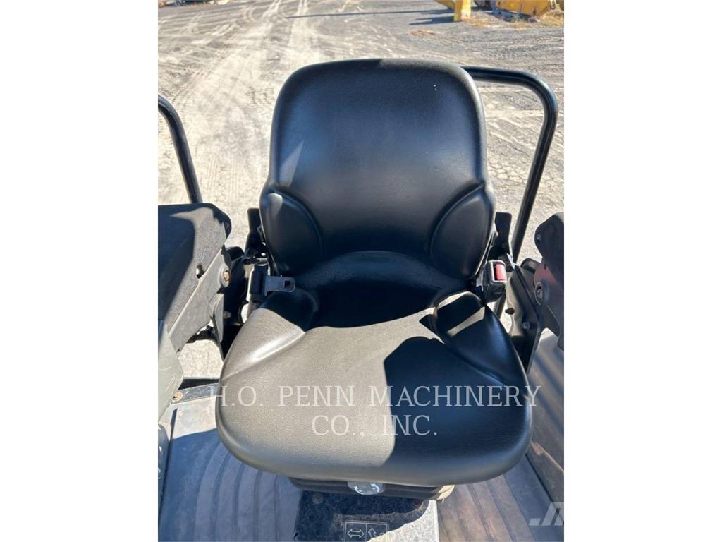  CB7 Talajtömörítő gépek