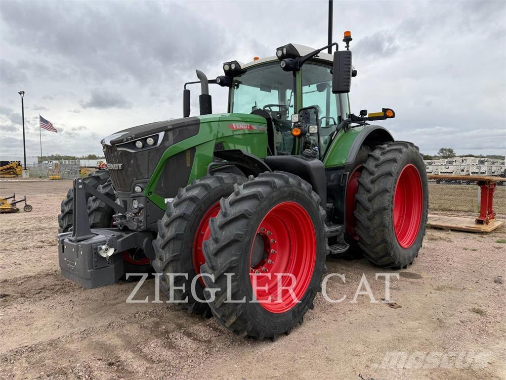 Fendt 933 VARIO Traktorok